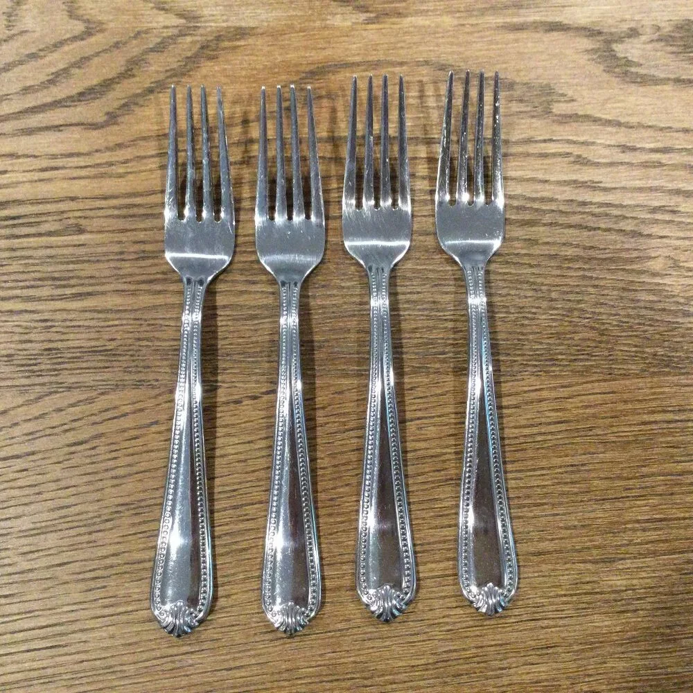 Brand: Lenox Pattern: Tudor Bead / Augusta Material: 18/10 Stainless steel